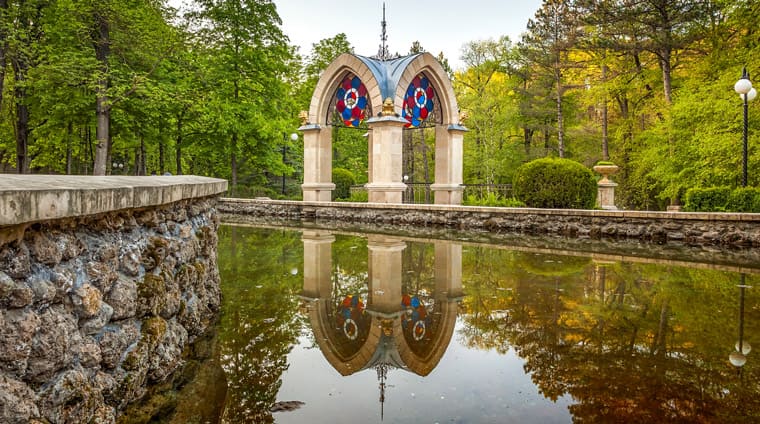 Зеркальный пруд и Стеклянная струя в Кисловодском Национальном парке