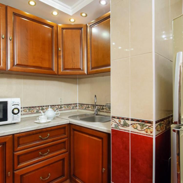 Кухонная зона в номере 2 местные 3 комнатные Апартаменты санатория Виктория в Кисловодске