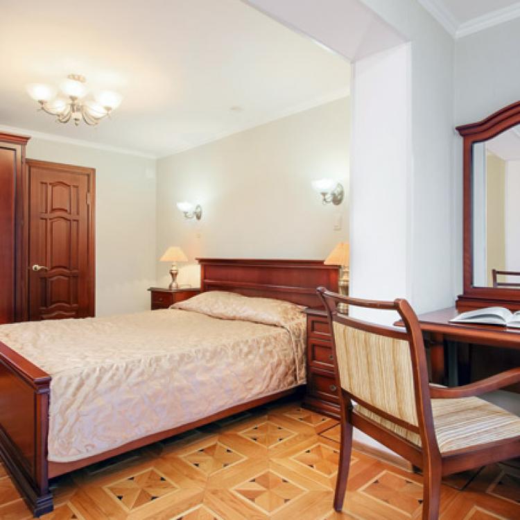 Спальня номера 2 местные 3 комнатные Апартаменты в санатории Виктория. Кисловодск